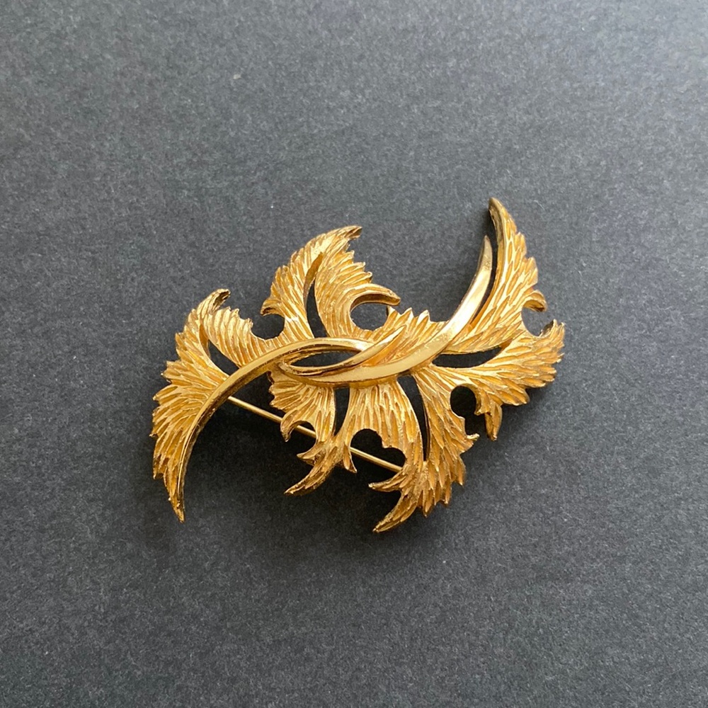 Vintage Crown Trifari Gold Leaf Brooch